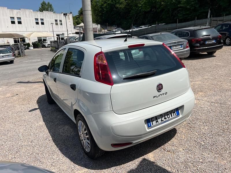 Usata Fiat Punto Street 75 CV (55 kW) 2015 Bianco Utilitaria