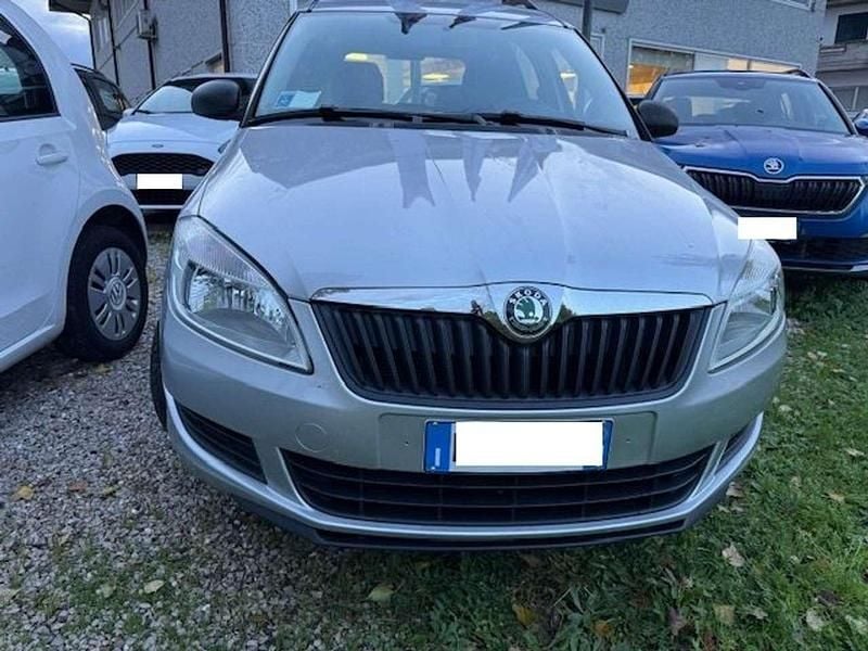 Argento metallizzato Usata 2012 Skoda Roomster Ambition Monovolume | 8000 € (Molto cara) - Immagine 1/4