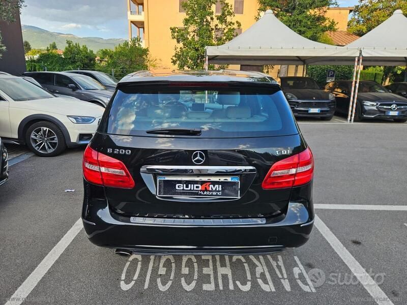 Usata Mercedes B200 Premium 136 CV (100 kW) 2012 Nero Utilitaria