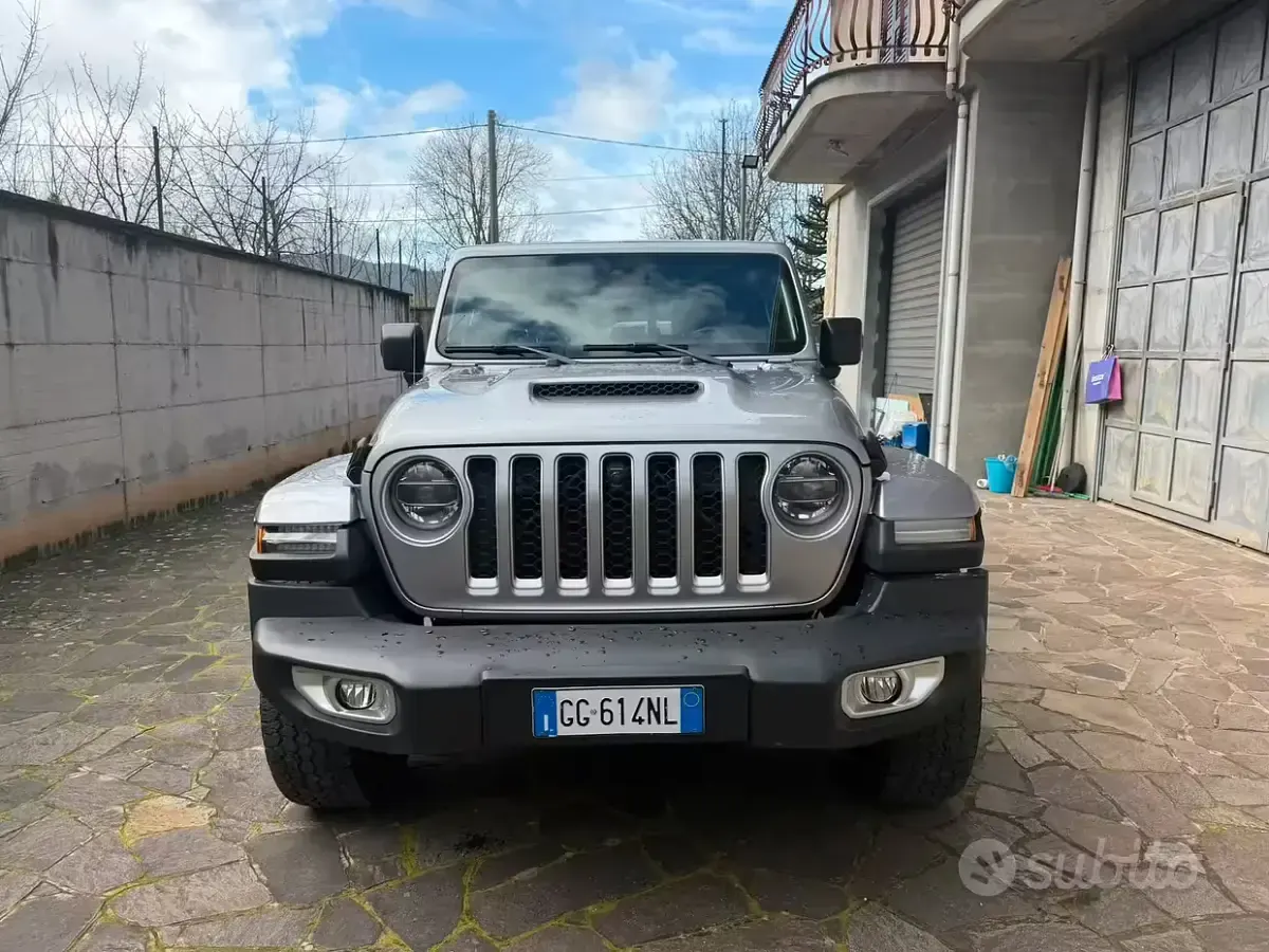 Usata Jeep Gladiator Overland 264 CV (194 kW) 2021 Grigio Pick-up