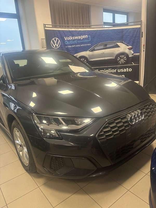 Usado Audi A3 Advanced 116 CV (85 kW) 2022 Gris Berlina