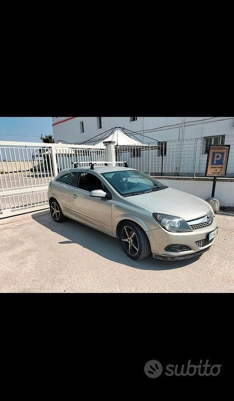 Usata Opel Astra 101 CV (74 kW) 2010 Grigio Coupé