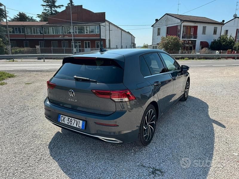 Usata VW Golf VIII 150 CV (110 kW) 2023 Grigio Berlina