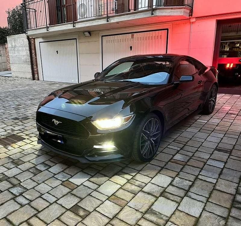 Usata Ford Mustang 305 CV (224 kW) 2016 Nero Coupé