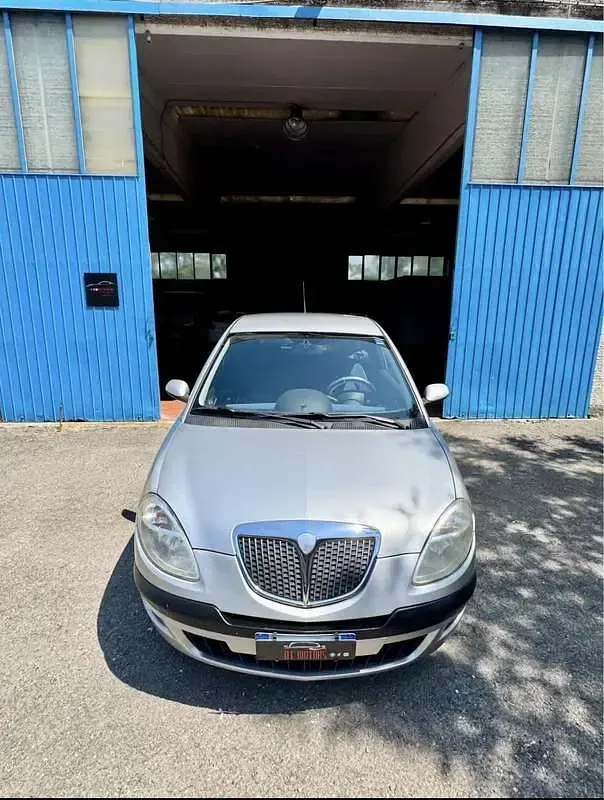 Usata Lancia Ypsilon 60 CV (44 kW) 2006 Utilitaria