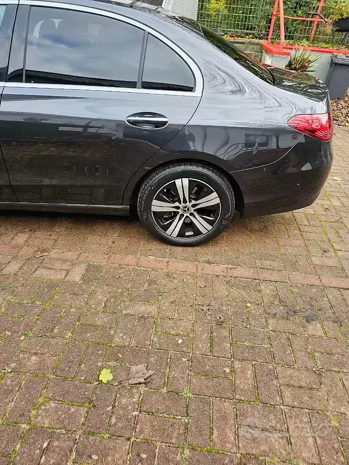 Usata Mercedes 220 200 CV (147 kW) 2023 Grigio Berlina