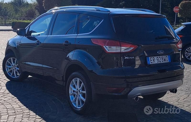 Usata Ford Kuga 140 CV (102 kW) 2013 Nero SUV