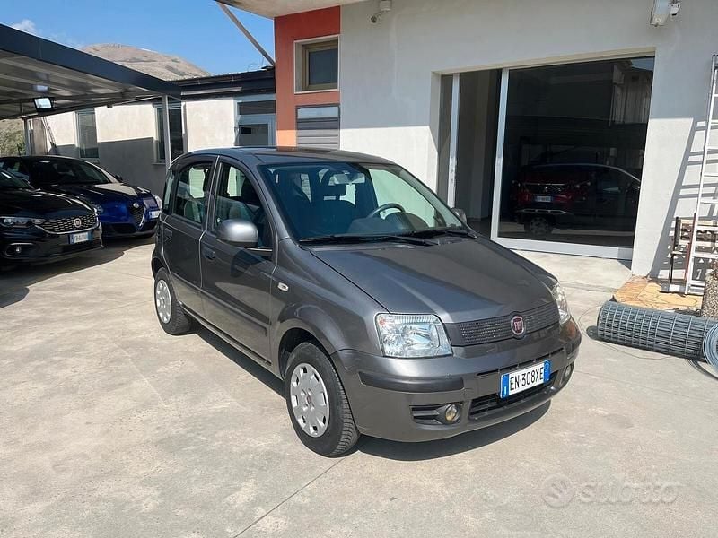 Usata Fiat Panda Active 75 CV (55 kW) 2012 Grigio Utilitaria