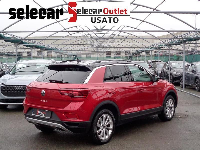 Usata VW T-Roc Life 150 CV (110 kW) 2023 Rosso/tetto nero SUV