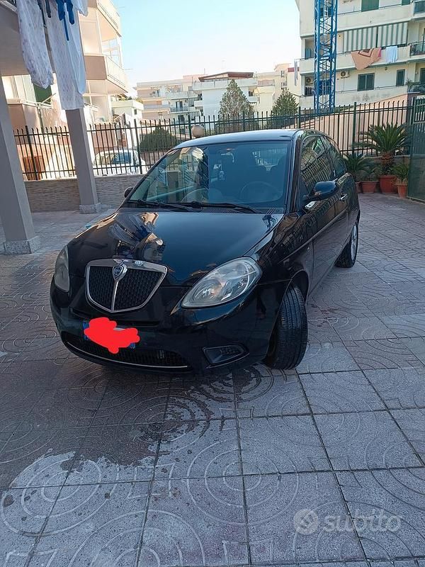 Nero Usata 2007 Lancia Ypsilon Due volumi | 2500 € (Buon prezzo) - Immagine 1/4
