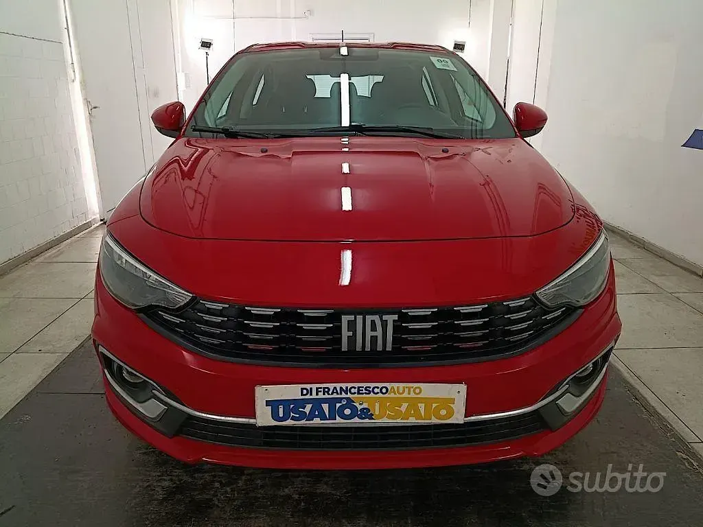 Usata Fiat Tipo Life 131 CV (96 kW) 2022 Rosso metallizzato Berlina