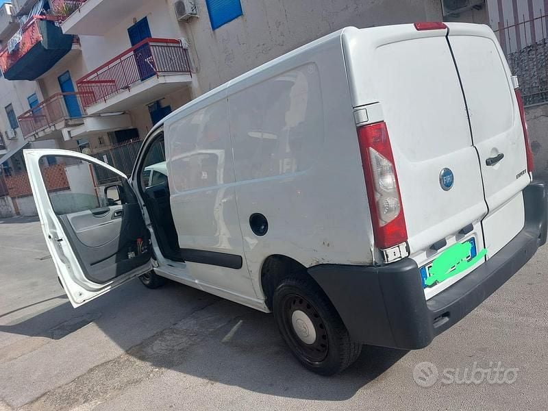 Usata 2010 Peugeot Expert Furgone | 4000 € - Immagine 1/4