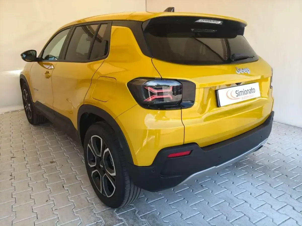 Usata Jeep Avenger Summit 101 CV (74 kW) 2025 Oro SUV