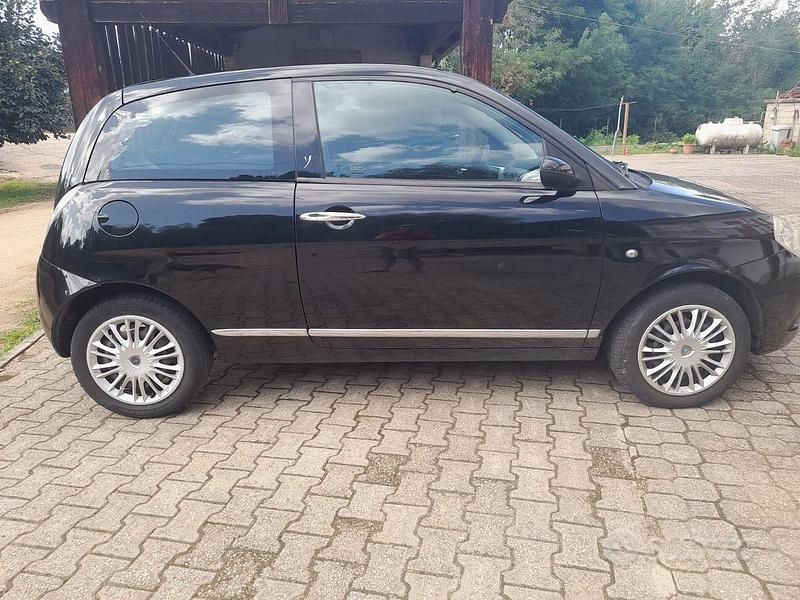 Usata Lancia Ypsilon 75 CV (55 kW) 2007 Nero Utilitaria