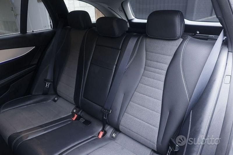 Usata Mercedes E220 Premium Plus 200 CV (147 kW) 2022 Grigio scuro Station wagon