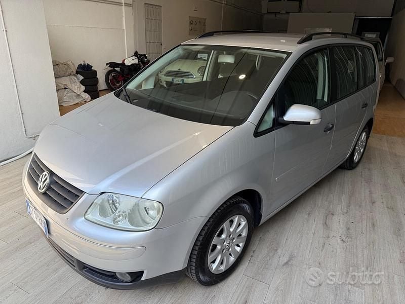 Usata VW Touran Highline 105 CV (77 kW) 2005 Grigio Monovolume