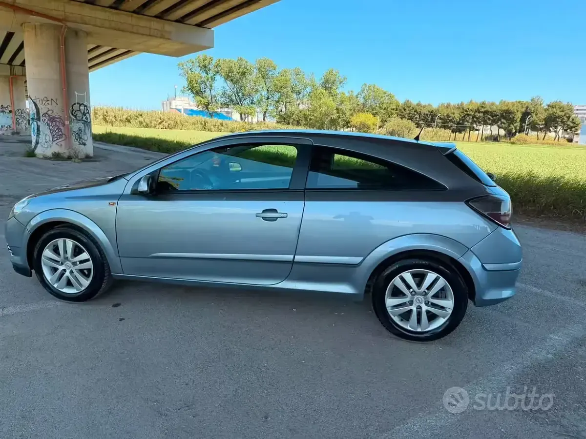Usata Opel Astra 90 CV (66 kW) 2008 Berlina