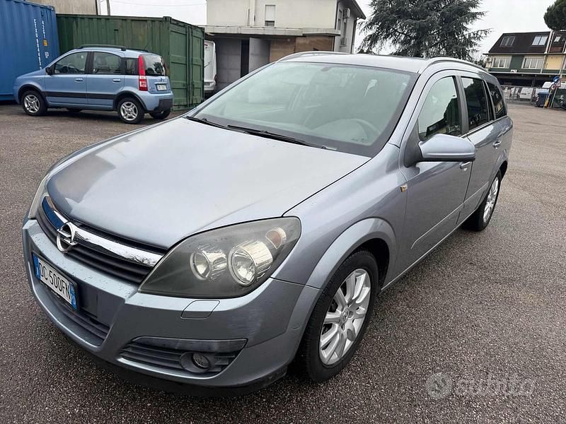 Usata Opel Astra Cosmo 101 CV (74 kW) 2006 Grigio Station wagon
