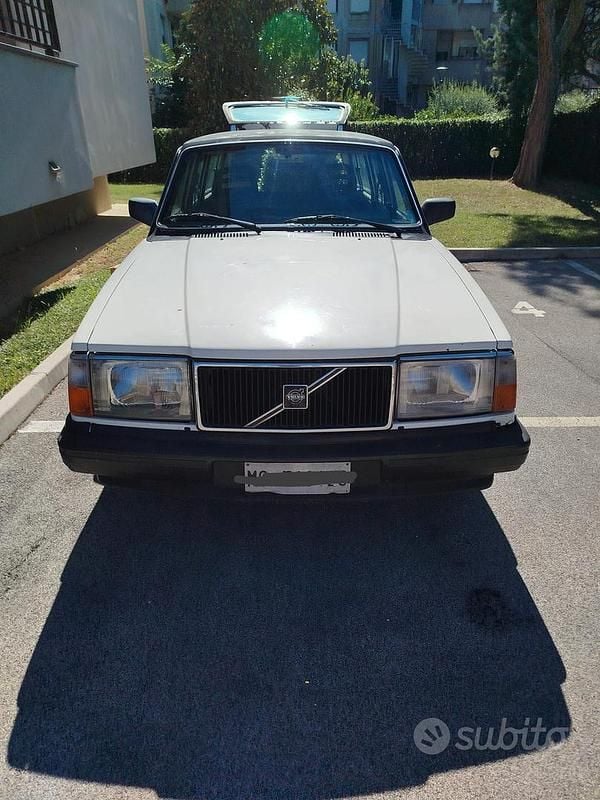 Usata Volvo 240 79 CV (58 kW) 1989 Bianco Berlina