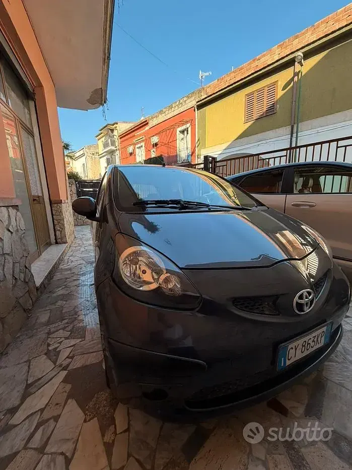Usata Toyota Aygo 68 CV (50 kW) 2005 Blu Utilitaria