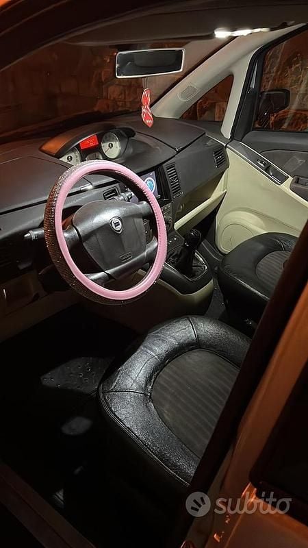 Usata Lancia Musa 2004 Grigio Monovolume