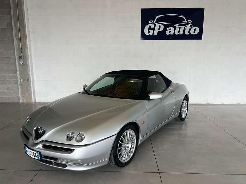 Usata Alfa Romeo Spider 144 CV (105 kW) 2000 Argento Cabrio