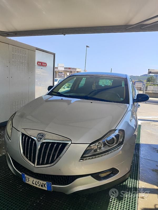 Usata Lancia Delta 120 CV (88 kW) 2011 Grigio Utilitaria