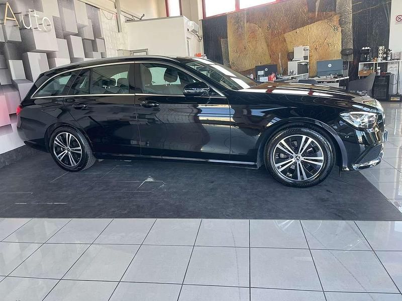 Usata Mercedes E200 Premium 160 CV (117 kW) 2022 Nero ossidiana metall Station wagon