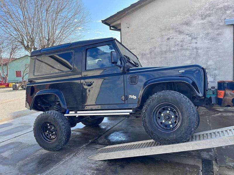 Usata Land Rover Defender 122 CV (89 kW) 1999 Nero Station wagon