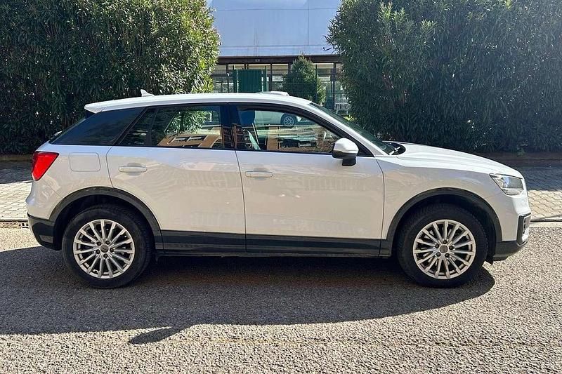 Usata Audi Q2 Business 116 CV (85 kW) 2018 Bianco SUV