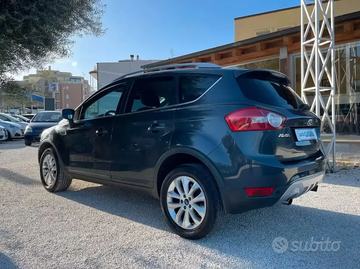 Usata Ford Kuga Titanium 136 CV (100 kW) 2011 Grigio SUV