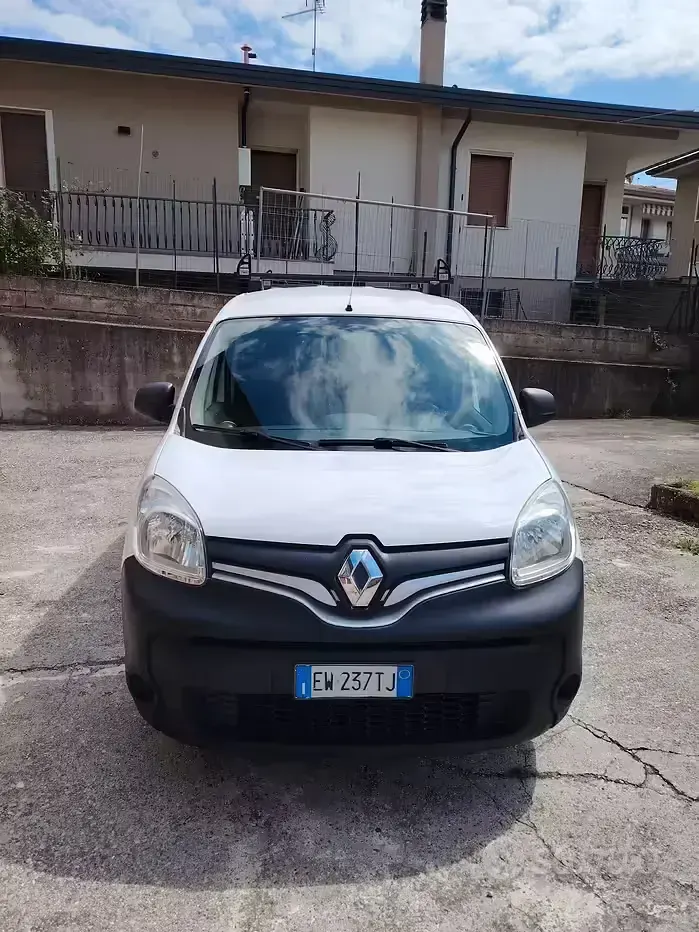 Usado Renault Kangoo 75 CV (55 kW) 2014 Blanco Monovolumen