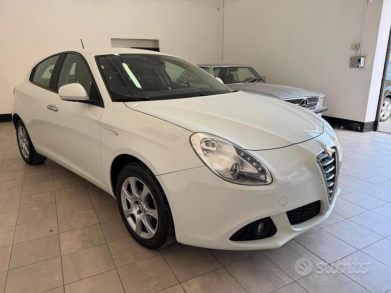 Usata Alfa Romeo Giulietta Distinctive 120 CV (88 kW) 2013 Bianco Utilitaria