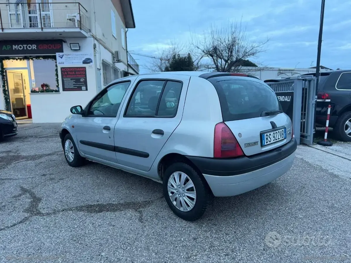 Usata Renault Clio 58 CV (42 kW) 2002 Berlina