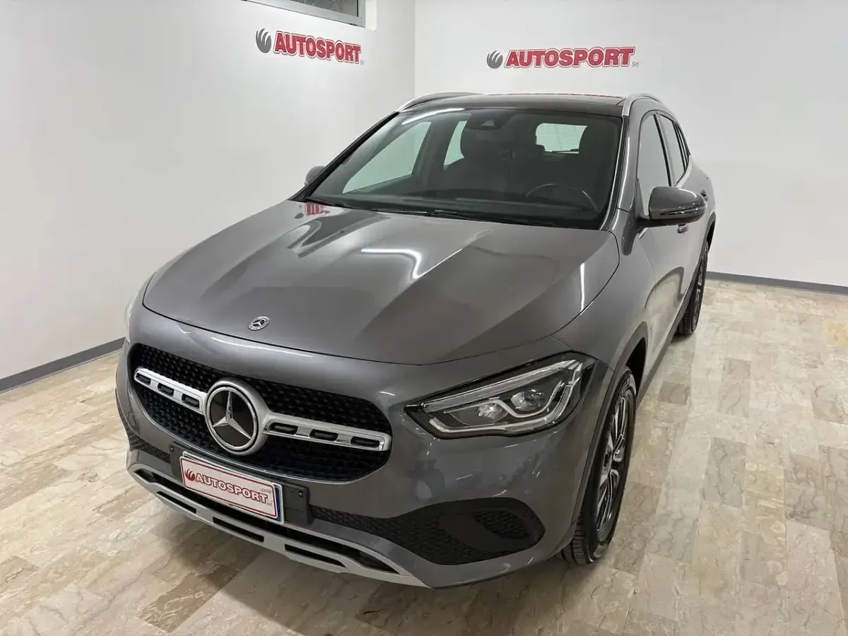 Usata Mercedes GLA200 150 CV (110 kW) 2022 Grigio SUV