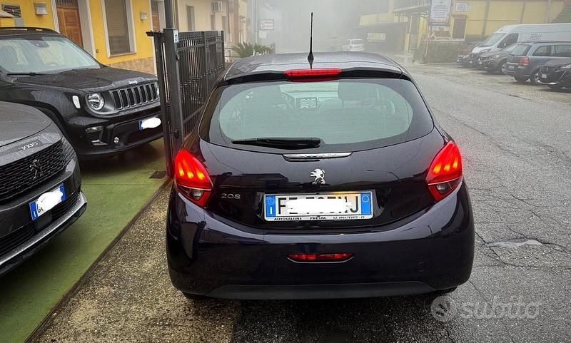 Usata Peugeot 208 Active 101 CV (74 kW) 2019 Blu Utilitaria