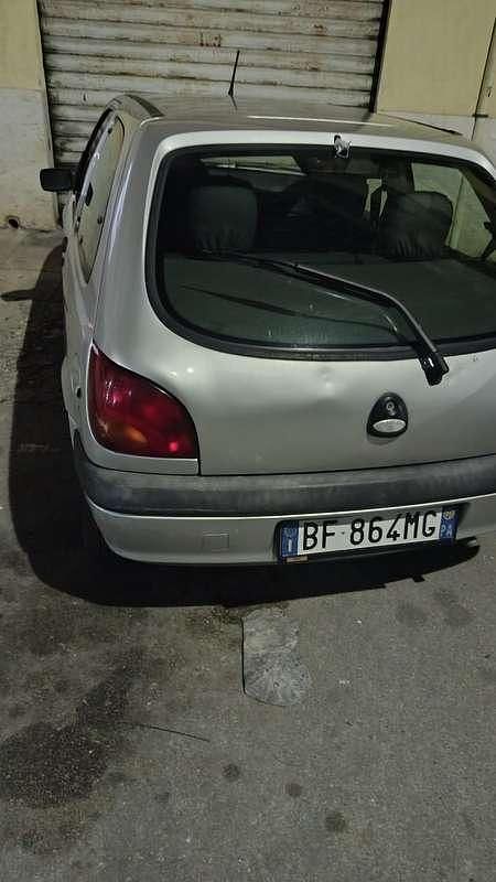Usata Ford Fiesta Ambiente 75 CV (55 kW) 1999 Grigio Berlina