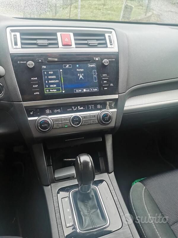 Usata Subaru Outback Style 150 CV (110 kW) 2017 Argento SUV