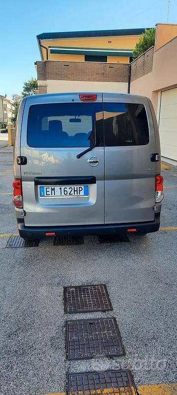 Grigio Usata 2012 Nissan NV200 Monovolume | 6900 € (Buon prezzo) - Immagine 1/4