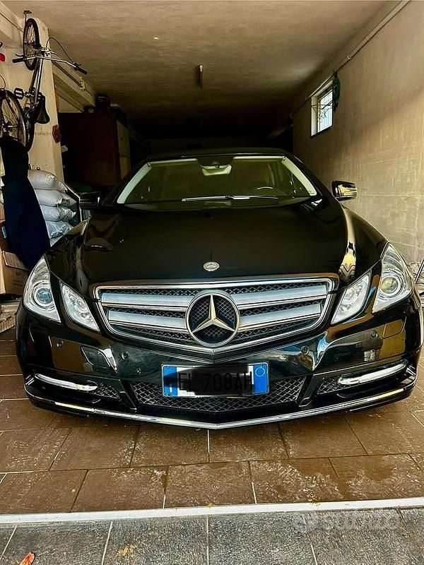 Usata Mercedes E220 2011 Nero Cabrio