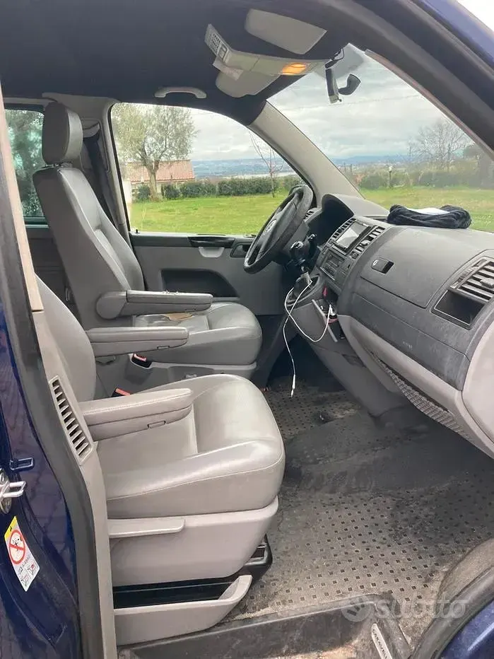 Usata VW Caravelle 174 CV (127 kW) 2007 Blu Furgone