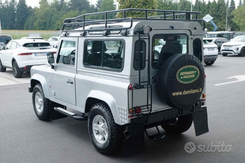Usata Land Rover Defender SE 122 CV (89 kW) 2008 Argento SUV