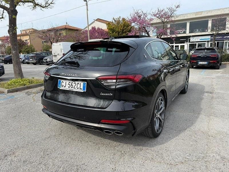 Begagnad Maserati Levante GT 330 HK (242 kW) 2022 Svart SUV