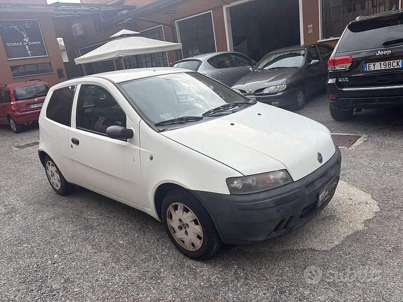 Usata Fiat Punto 59 CV (43 kW) 2002 Bianco Utilitaria