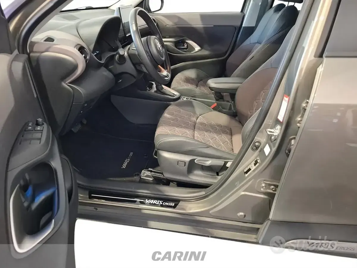 Usata Toyota Yaris Cross Lounge 116 CV (85 kW) 2024 Bronzo SUV