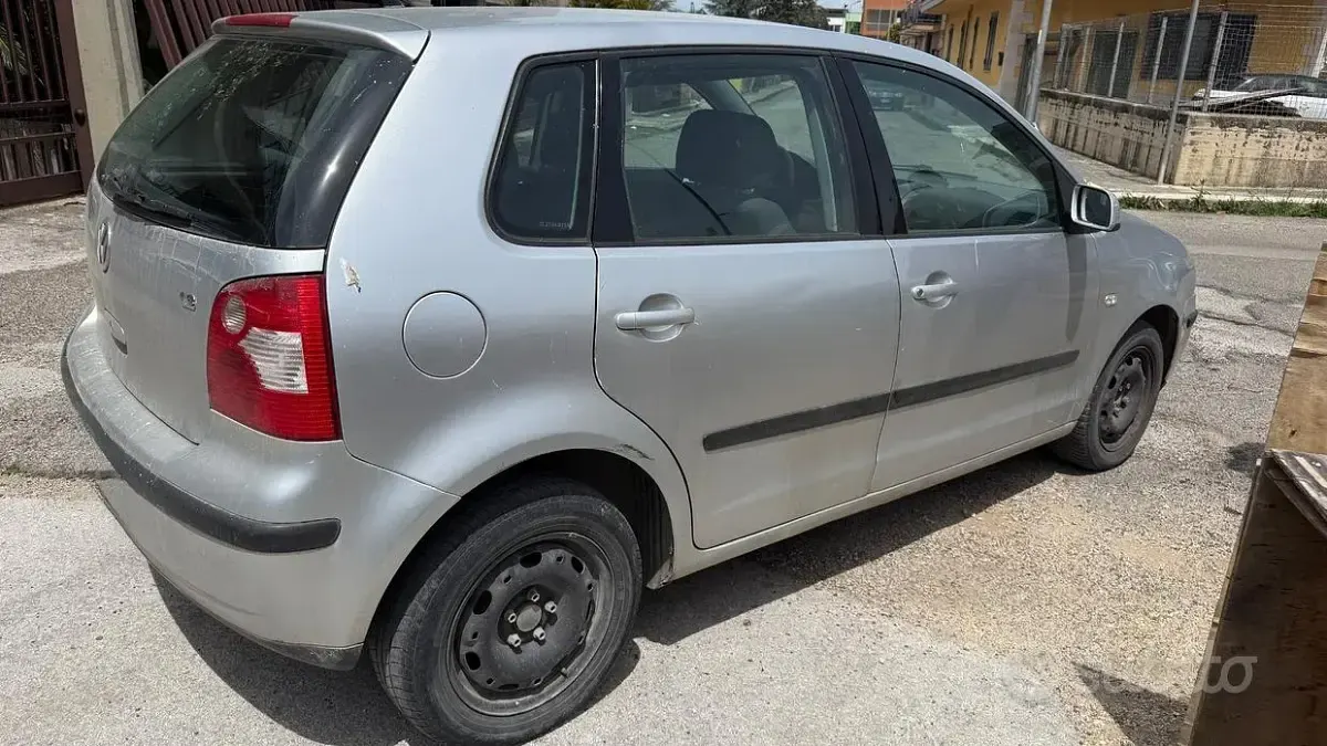 Usata VW Polo Trendline 75 CV (55 kW) 2002 Grigio Berlina
