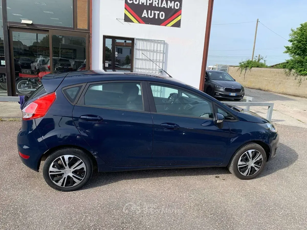 Begagnad Ford Fiesta Business Edition 80 HK (58 kW) 2014 Blå Halvkombi