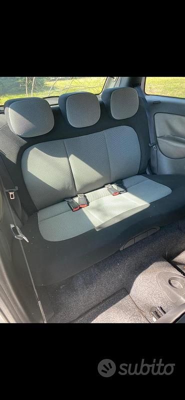 Usata Lancia Ypsilon 80 CV (58 kW) 2004 Grigio Utilitaria