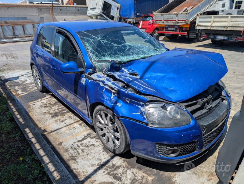 Blu Usata 2005 VW Golf V Due volumi | 1200 € (Super prezzo) - Immagine 1/4