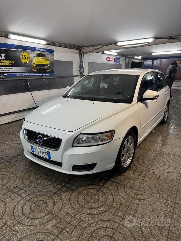 Usata Volvo V50 R-Design 115 CV (84 kW) 2011 Grigio Station wagon